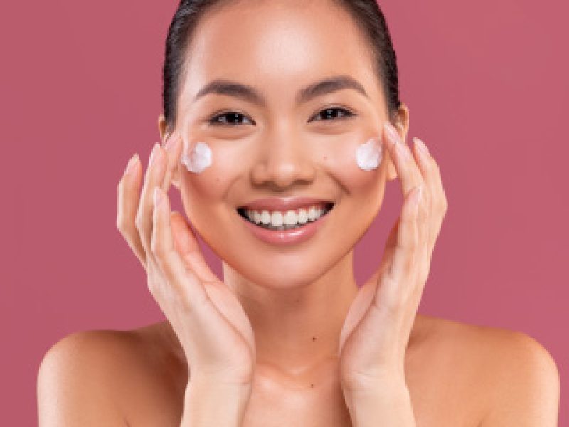 young-asian-woman-applying-moisturizer-cream-on-he-G2N9B3Y.jpg
